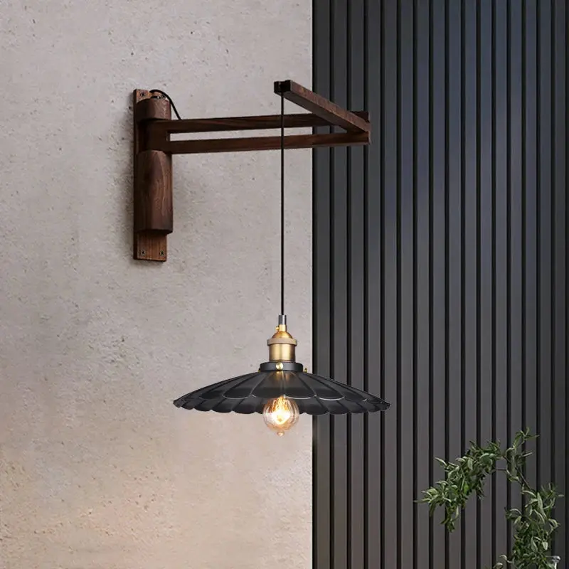 Brio - Wandleuchte aus Holz mit verstellbarem Arm und