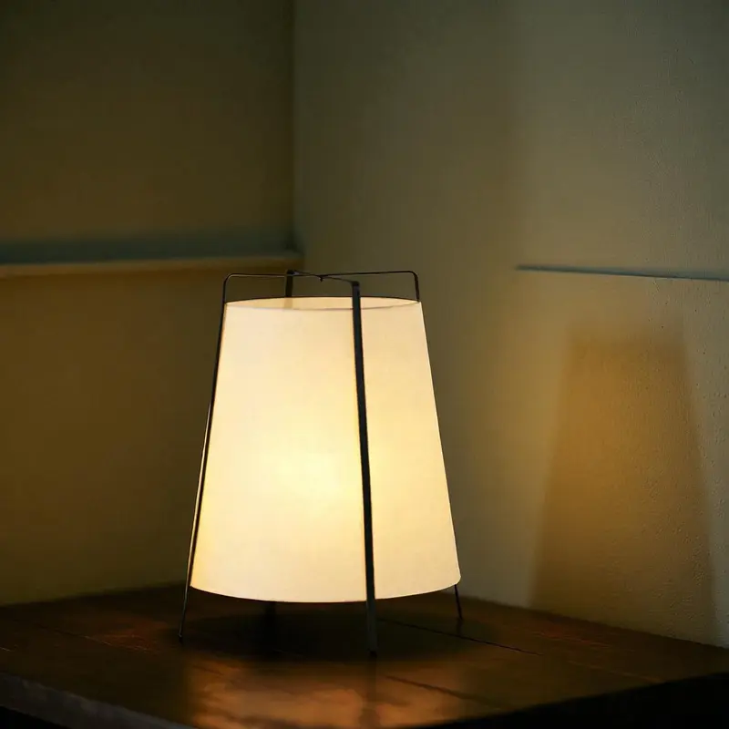 Brix - LED-Tischlampe mit Stoffschirm