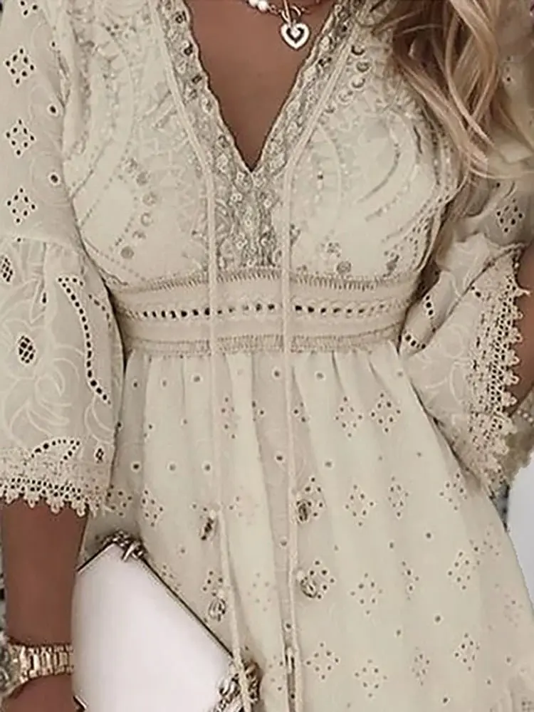 Charlotte | Boho Mini Kleid V-Ausschnitt A-Linie Lochstickerei Glockenärmel