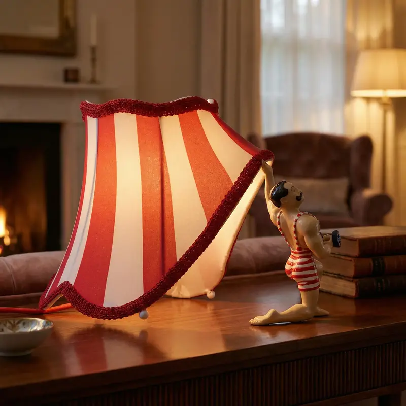 Circuslamp – handbeschilderde sterke man met streepjeskap en draaibare arm