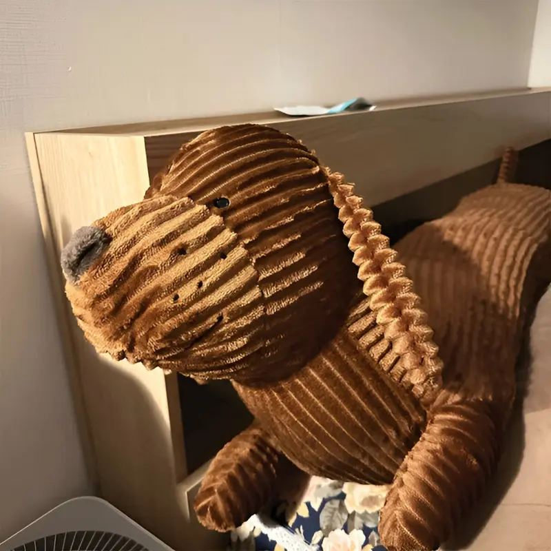 CuddlyPlush - Dackel Plüschkissen aus Kordel