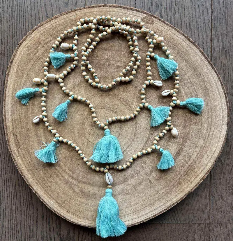 Dames ketting Dubbel Naturel kraal met Zeeblauw kwastjes