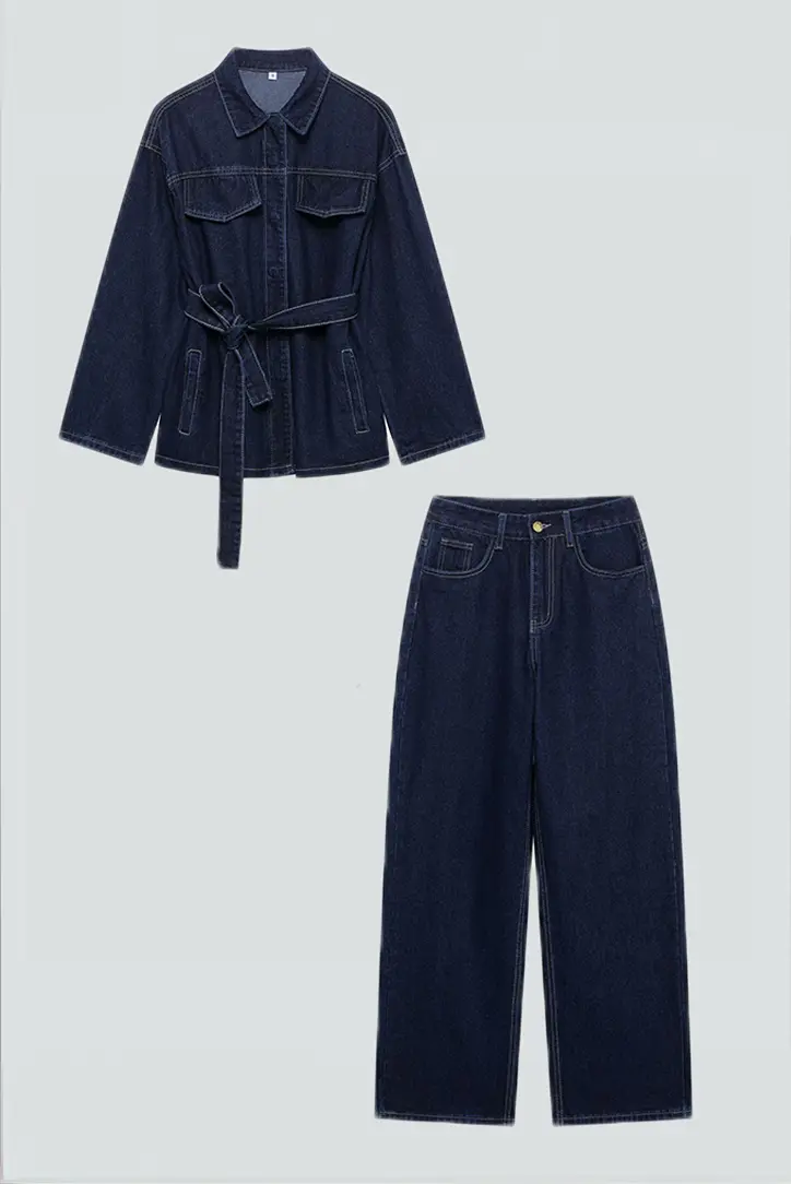 Dunkle Denimjacke mit Gürtel