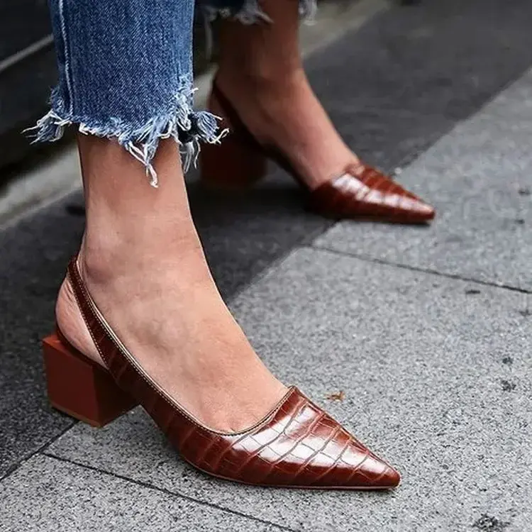 Elegante und bequeme Damen-Pumps aus Leder mit Krokodilmuster und niedrigem Blockabsatz