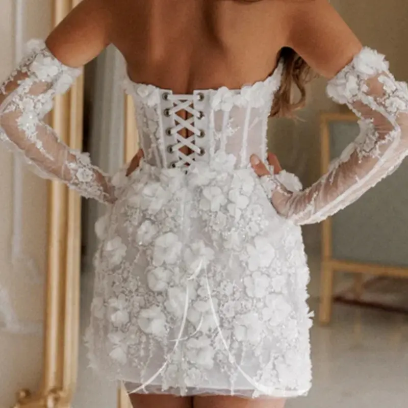 Elegantes, romantisches Brautkleid mit Blumenmuster – Transparenter Einsatz