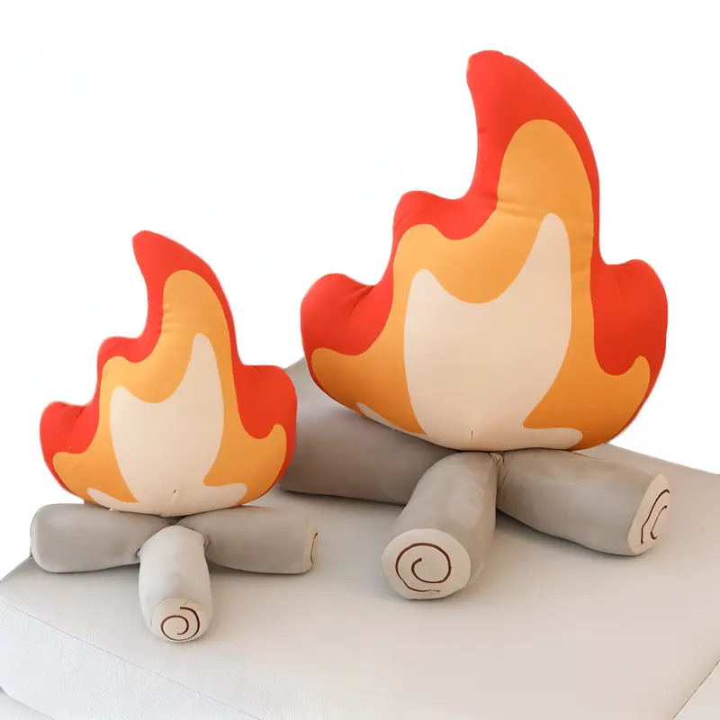 FlamaFluff - Plüsch Deko Kissen im Lagerfeuer-Design 27x30