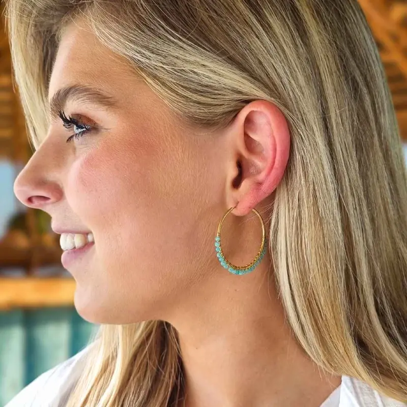 Gold plated zilveren hoop oorbellen met blauwe amazoniet steentjes - Sofia