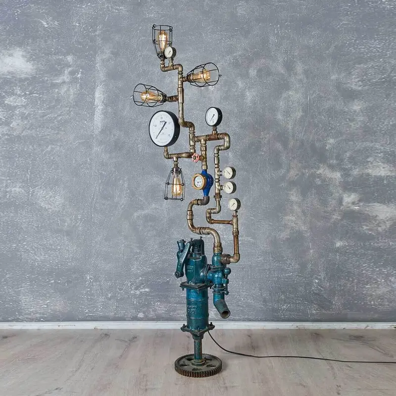 Golden - Pigs - Hohe, spektakuläre Wasserpumpenlampe