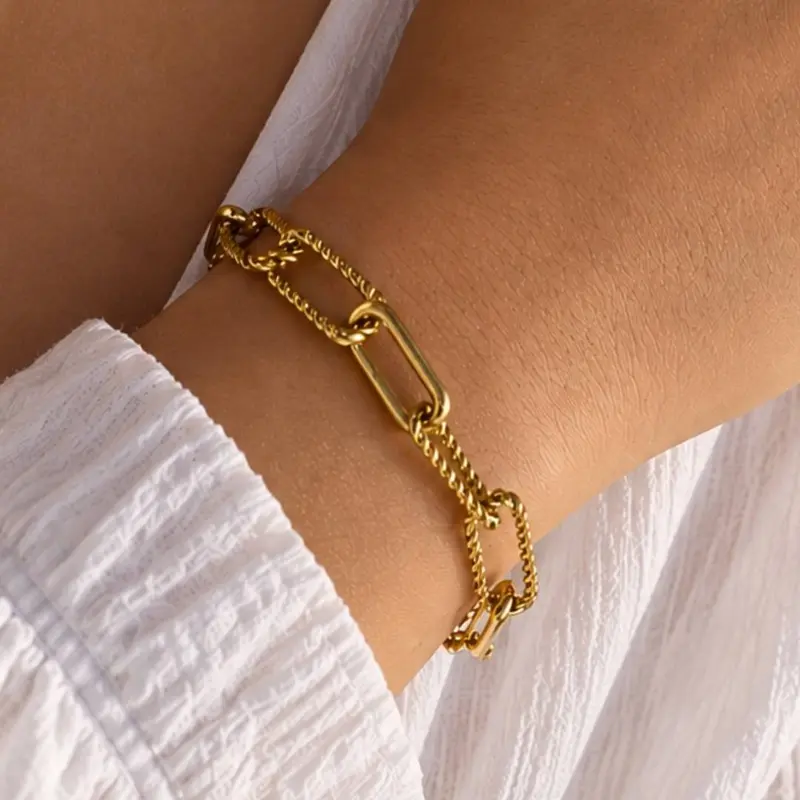 Goudkleurige Rechthoek Schakel Armband Dames Chloe - Staal