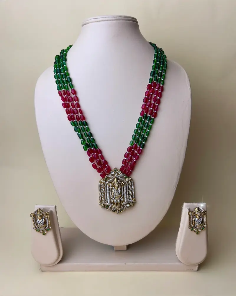Goudkleurige sieradenset met Shri Venkateshwara en gekleurde kralen