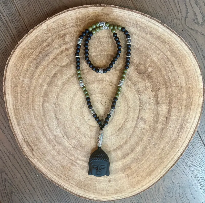 Herenketting met groot zwart boeddha hoofd met tibetaanse kralen