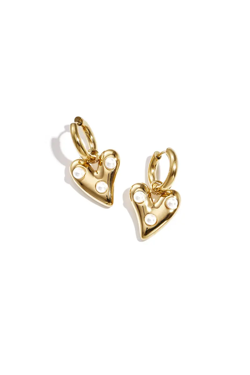 Hoop earrings with hanging heart and pearls