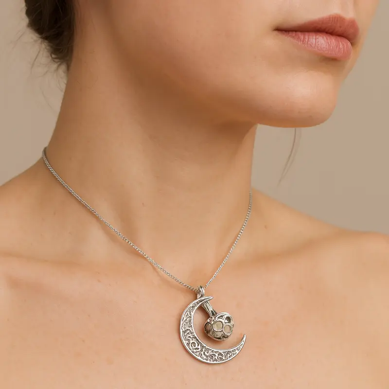 Ivy | Glowing Pendant Necklace – Luminescent Jewellery Accent