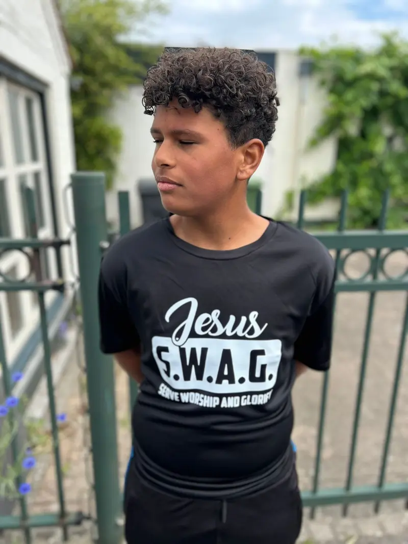Jesus S.W.A.G. T-Shirt - Saved With A Goal | Zwarte Faithwear Met Wit Print