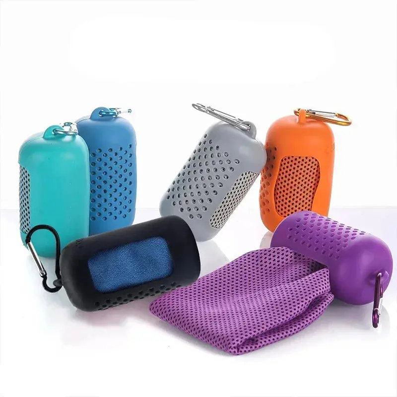 Koelhanddoek – microvezel sporthanddoek met siliconen case en clip