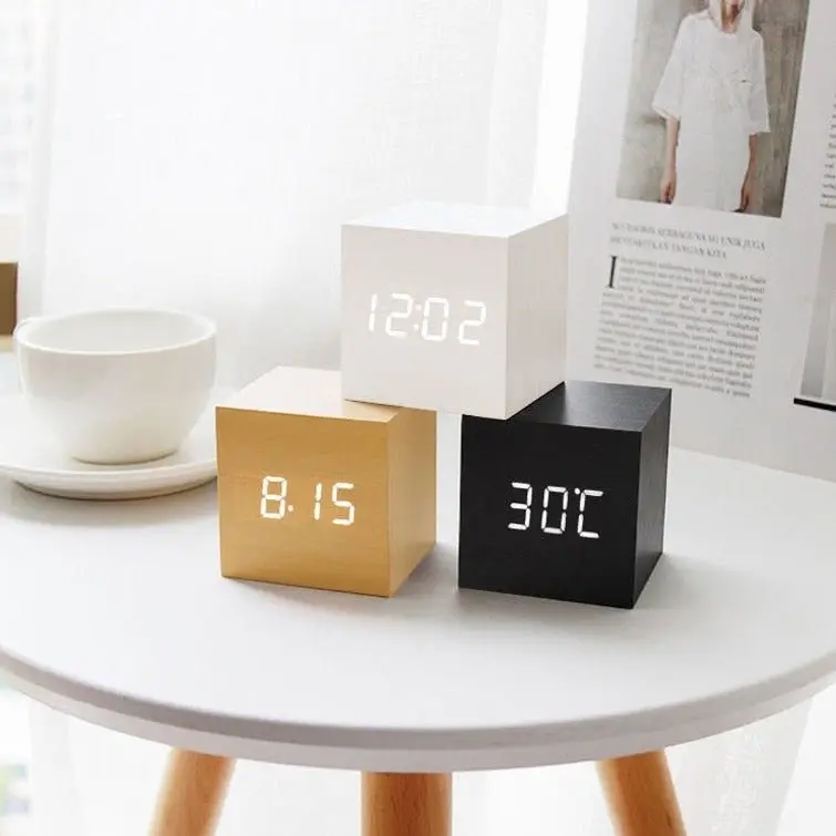 LED Clock – Matte Wood Finish, Compact Design for the Bedroom or Office