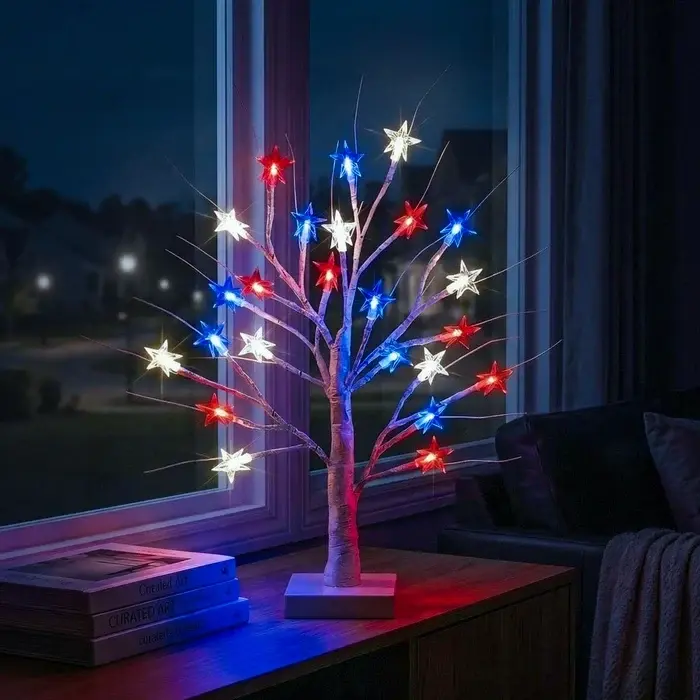 Lichtboom met sterren – berkentakken met rode, witte en blauwe lampjes