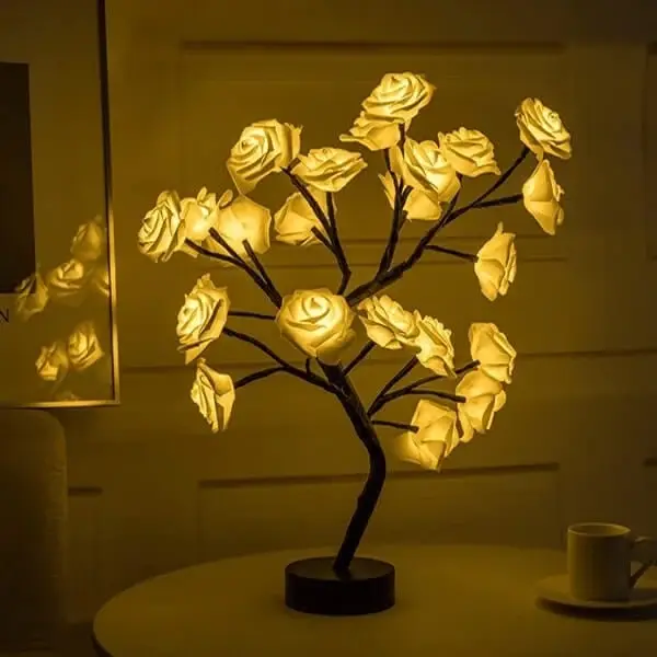 Lichtboompje met rozen – sfeerlamp met gloeiende bloemen voor kast of tafel