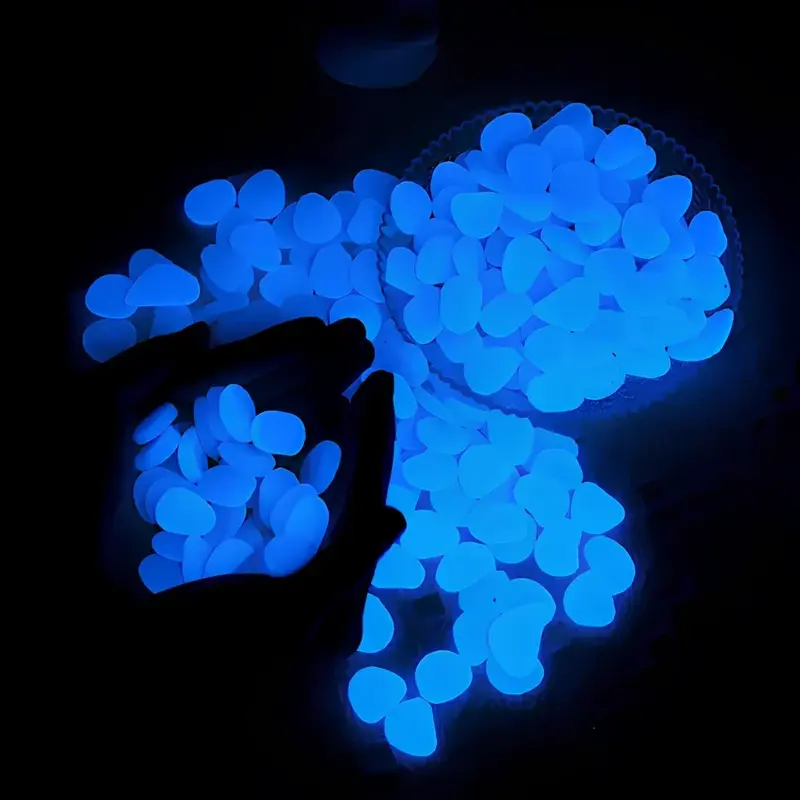 Lichtgevende steentjes die overdag opladen en 's nachts gloeien