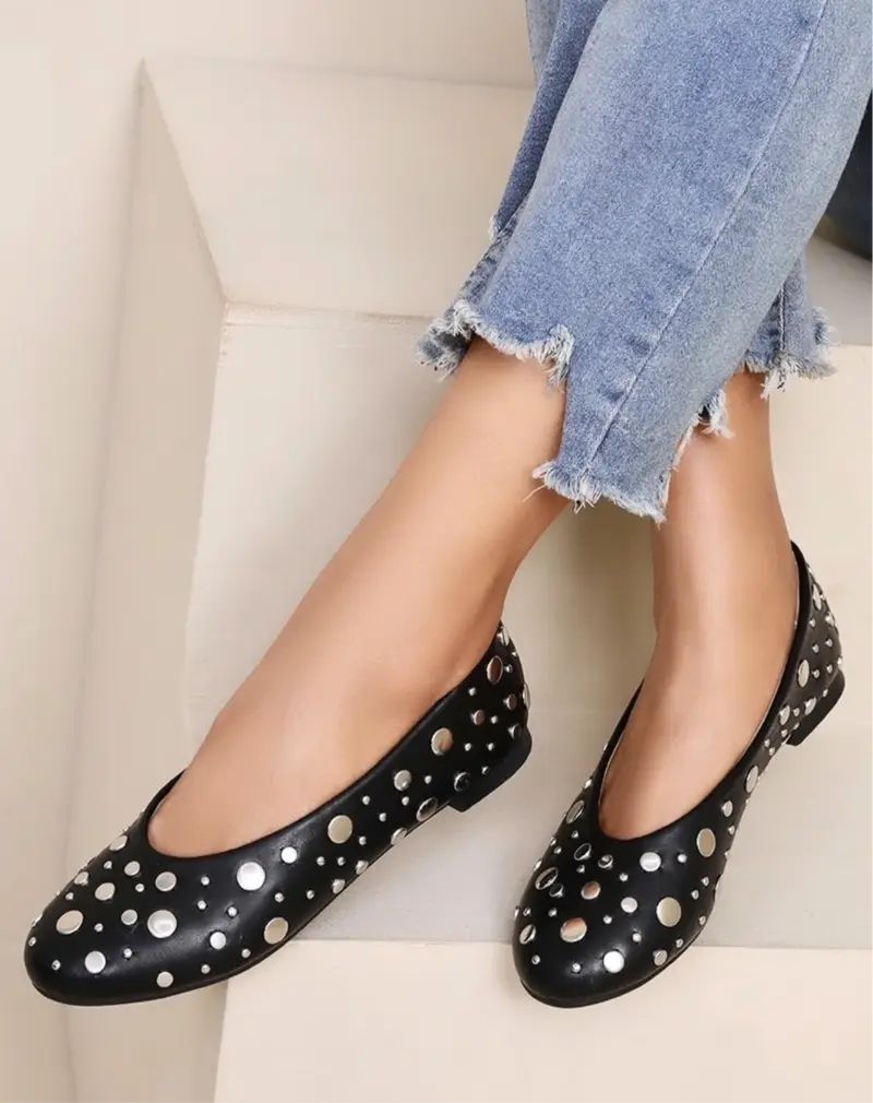Luna Stud Flats – Black
