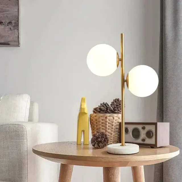 Minimalistische - Tischlampe modern mit warmem Licht