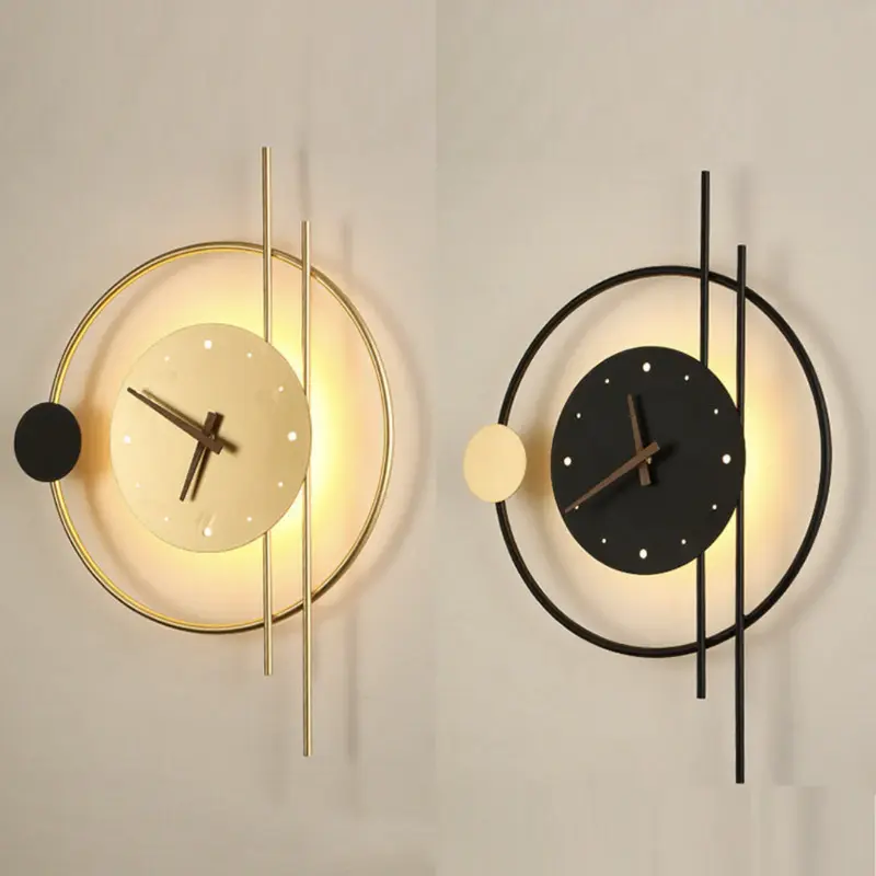 Moderne LED Wandklok met Warm Wit Licht in Zwart-Messing Design