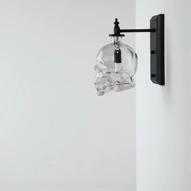 Nokturna - Industrielle Wandleuchte Schädel-Glasschirm