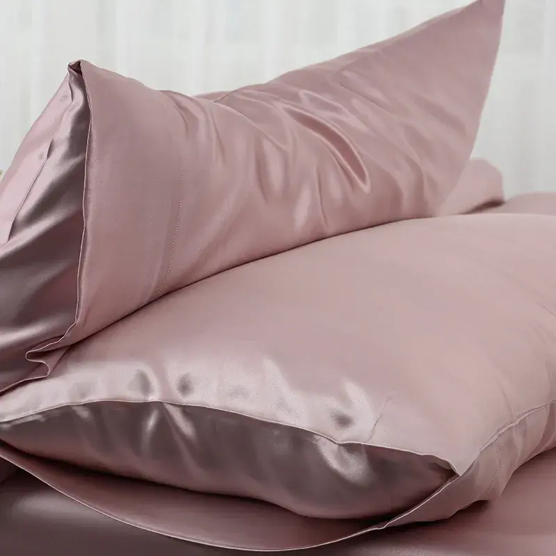 Silk Pillowcase – Hypoallergenic, Soft, and Breathable for Sensitive Skin and a Luxurious Sleep Experience