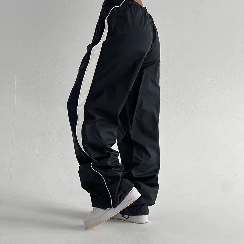 Sportliche Track Pants mit Streifen