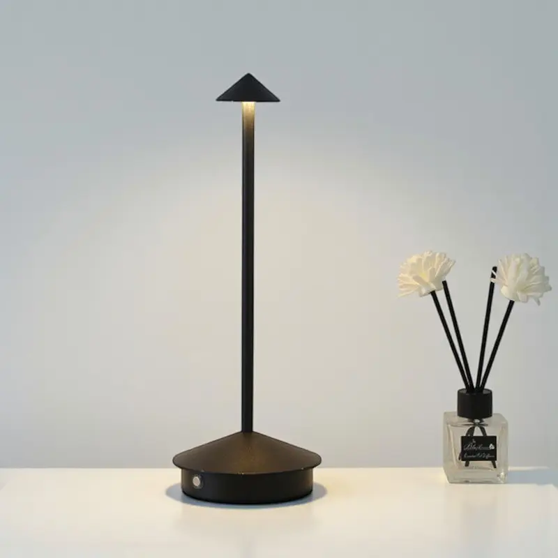 Studio - Tischlampe LED für Essbereich