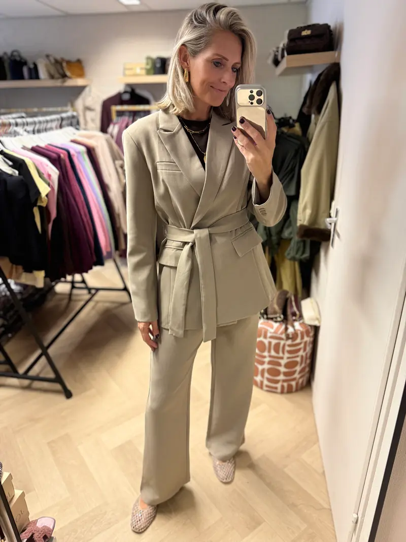Suit Pak Viv Taupe