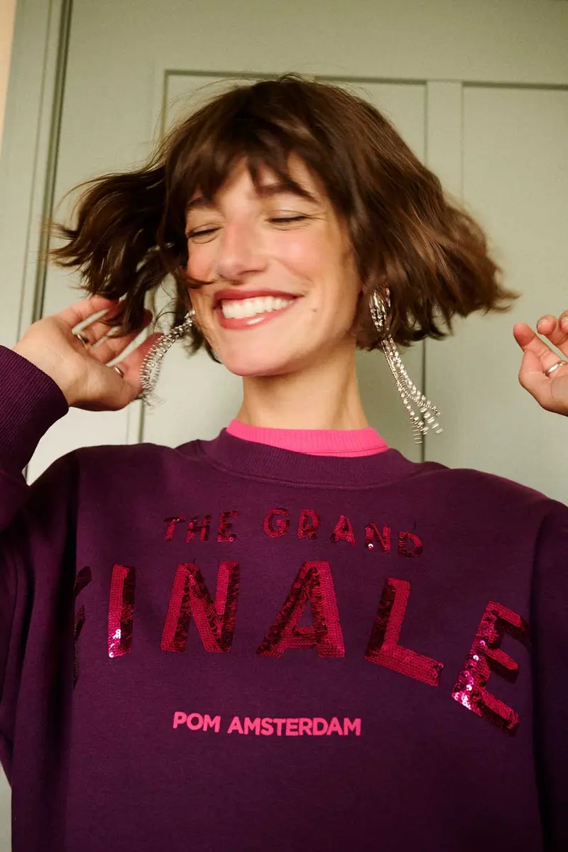 SWEATER - Sophie The Grand Finale