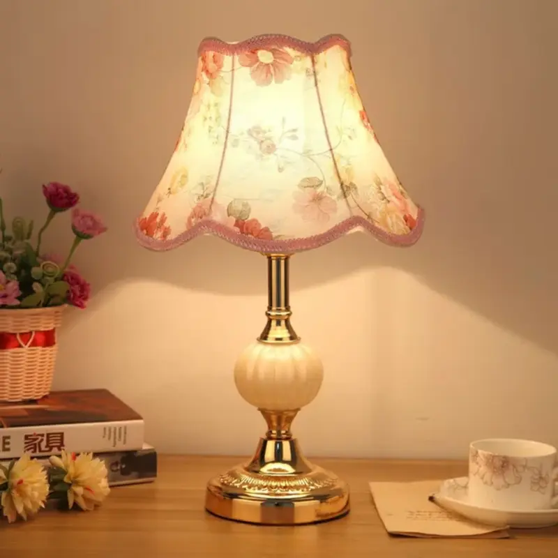 Table lamp – Vintage Scandinavian metal design for the bedroom or living room