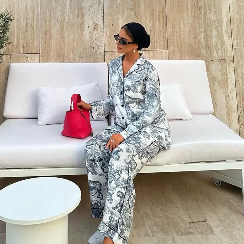 The Anaïs Set - Bedrukte Satijnen Pyjama Set