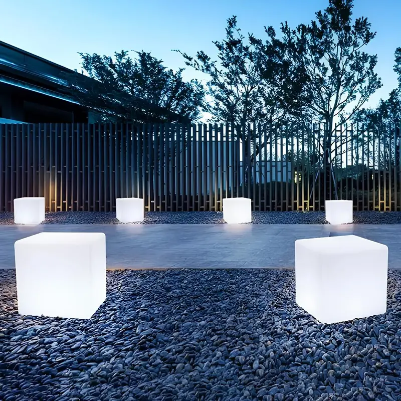 Tuinlamp in kubusvorm – 16 kleuren en tot 16 uur draadloos