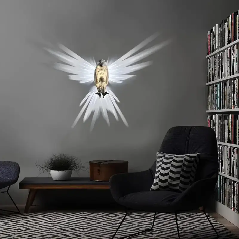 Wandlamp met vleugelprojectie – draadloos en op batterijen
