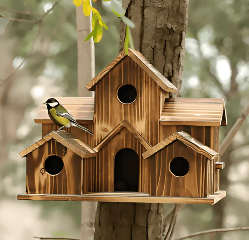 Wooden birdhouse – Natural, weather-resistant design for the garden, balcony, or patio