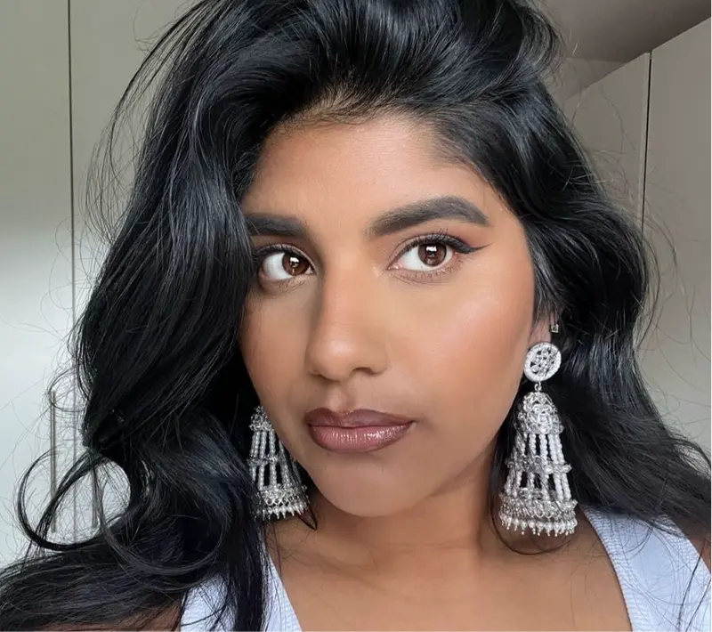 Zilverkleurige lange jhumka oorbellen met parels